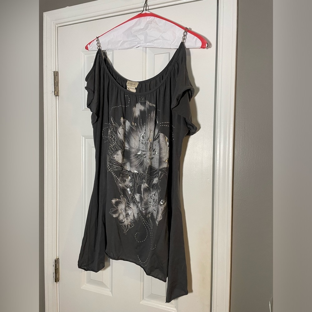 Gray cold shoulder top with silver link straps